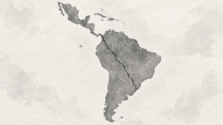 Ilustración editorial de Latinoamérica en tonos grises, con una fractura simbólica y sin etiquetas ni clasificación ideológica.